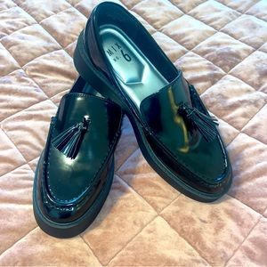Mix No. 6 women’s black loafer size 9 wide.